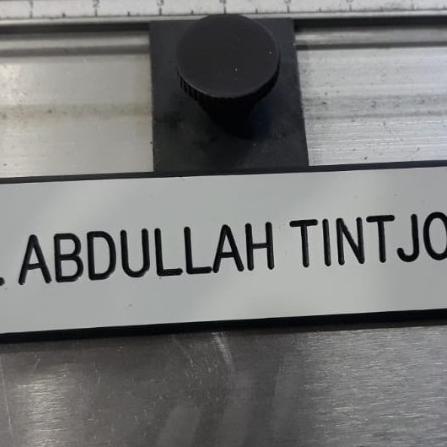 

nama dada kuningan/nametag kuningan