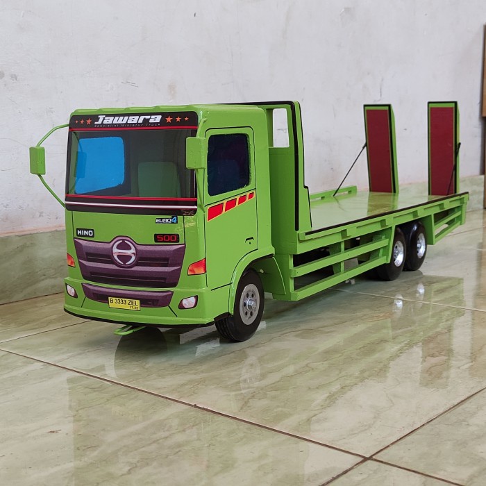 mainan truk oleng hino tronton towing lossbak selft loader alat berat