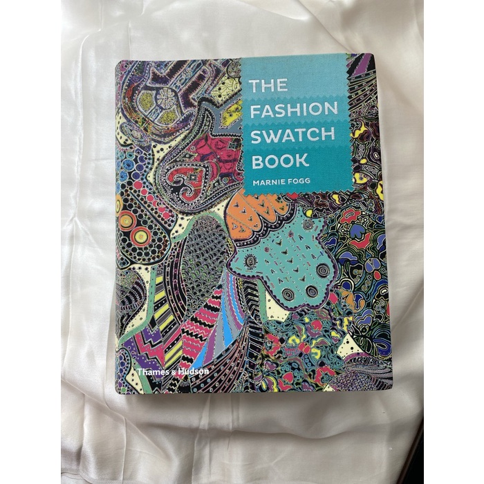 ✨Ready Buku The Fashion Swatch Book Diskon