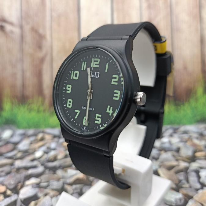 Q&Q QQ Analog Jam Tangan Pria Strap Karet Hitam VS50J017Y Original