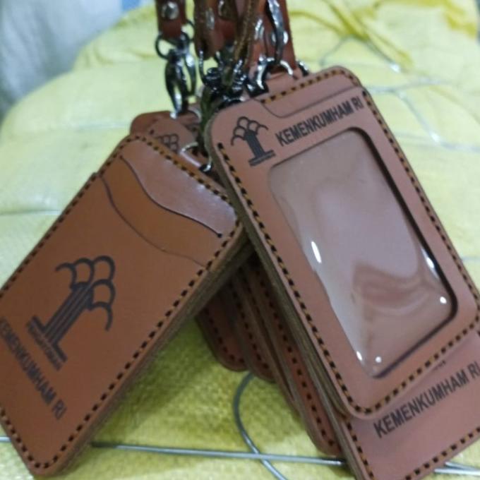 

.........] holder kalung id card kulit asli logo kemenkumham