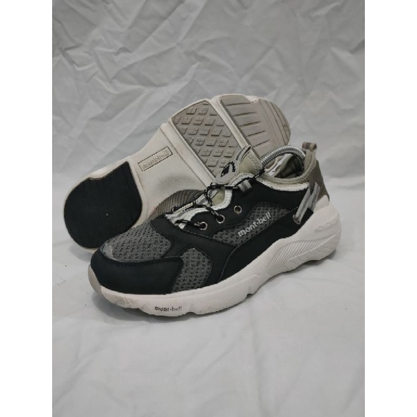 Sepatu MONT-BELL running 42
