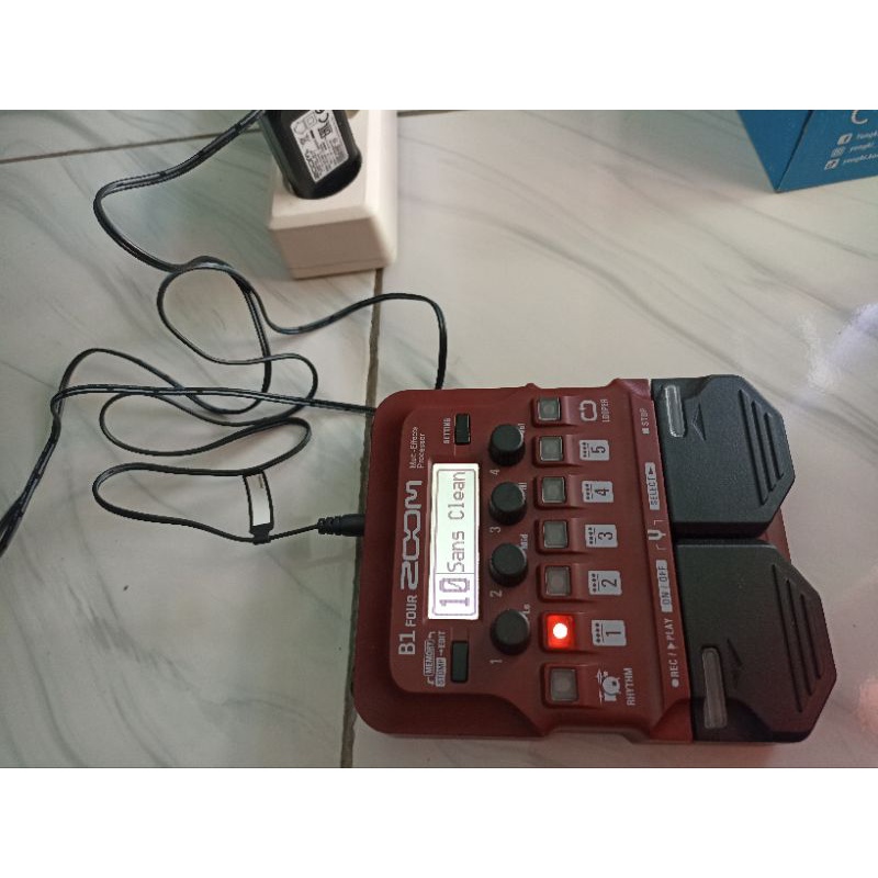 efect bass efek bass zoom b1 four