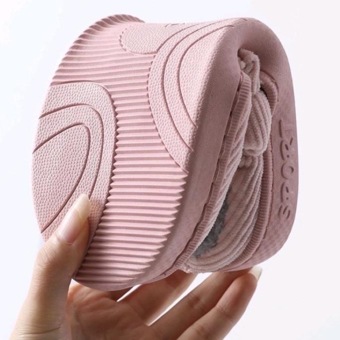 Sandal Rumah Wanita Pria Sandal Bulu Indoor Kamar Tidur Empuk Slippers