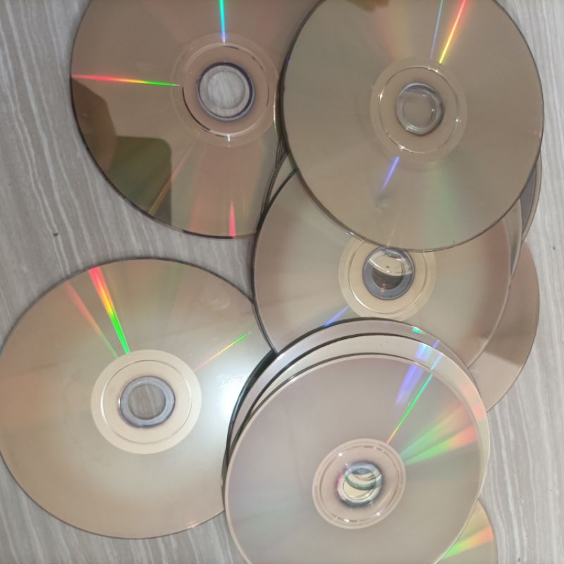 kepingan kaset CD VCD DVD untuk dekorasi tampilan hiasan pajangan dinding - bekas bagus