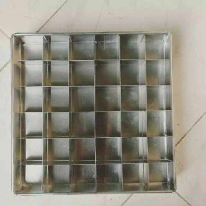 Loyang Brownis Sekat 22X22 Isi 36 Lubang