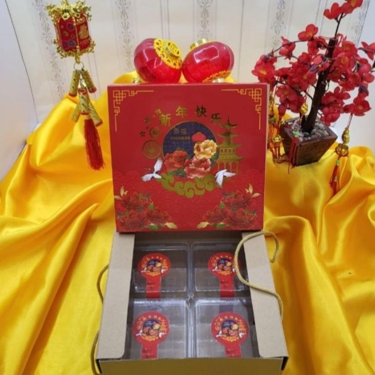 

Sale !! (Free Hangtag) Box Imlek 4 Toples 350Gr Kotak Box Imlek 22X22 X10Cm Box Dodol Cina Box Imlek Kuker Box Imlek Cookies Box Parcel Imlek Dus Buah Imlek Kotak Pudding Imlek Box Kue Chiffon Imlek Kardus Imlek Premium Quality Terlaris