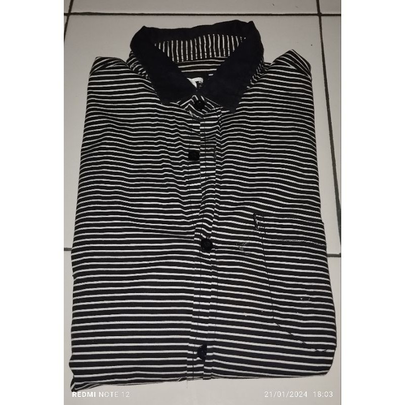 kemeja pria motif garis