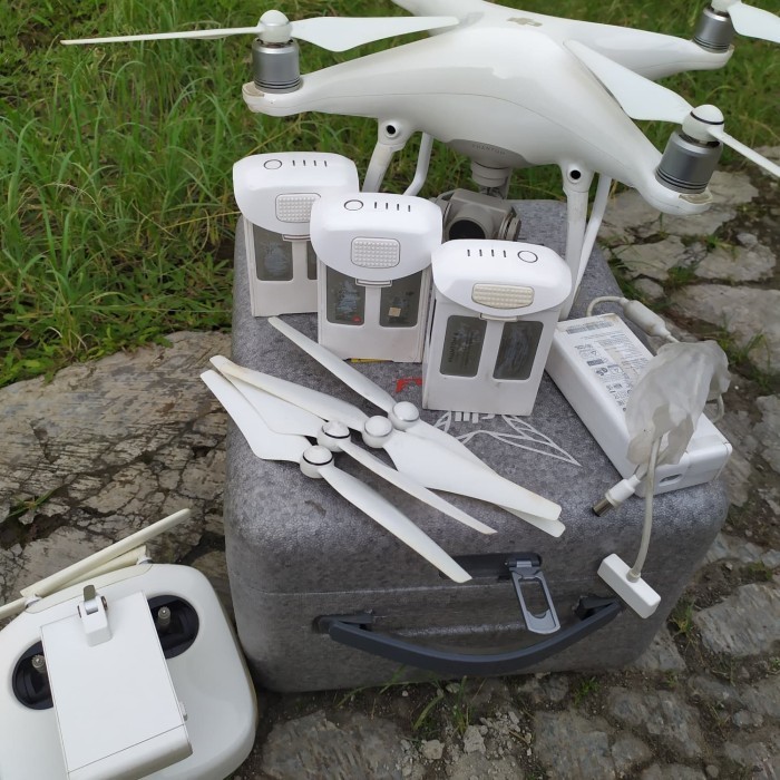 READY DJI Phantom 4 dengan 3 batre