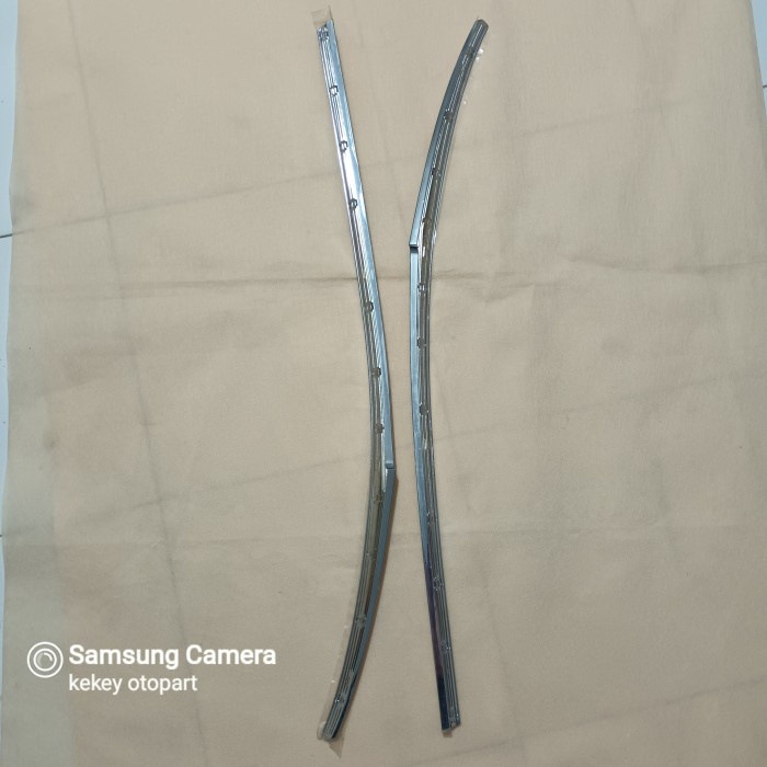 [New Ori] List Lis Kaca Belakang Innova Inova Reborn 2016 2021 Up Original Limited