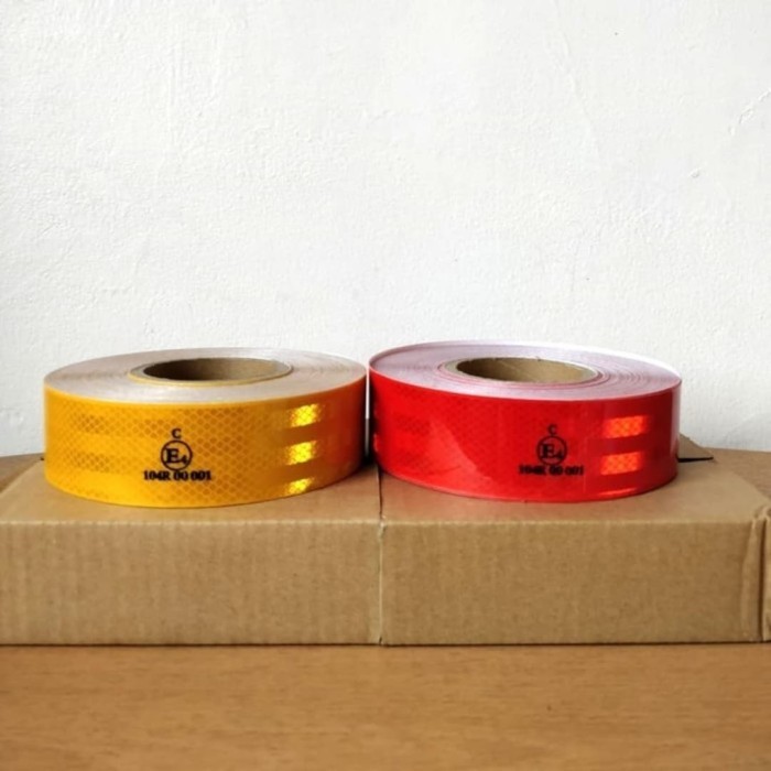

[Baru] Lakban Scotlight Car Marking Mobil Truck Truk Tape Selotip K3 Safety Terbaru
