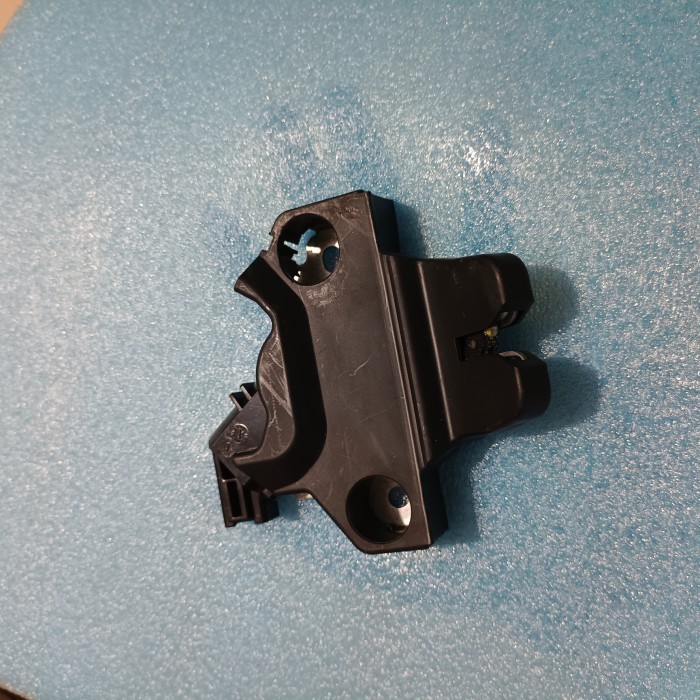 [Original] Door Lock Bagasi Belakang Toyota Yaris Original Terbaru