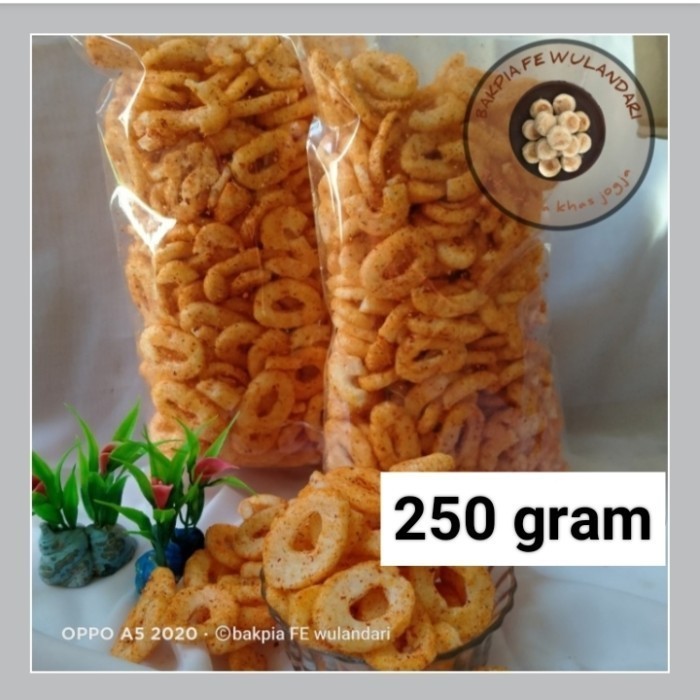 

RWS - KERUPUK RING/KERUPUK KOIN PEDAS 500 Gram CEMILAN MURAH TERLARIS - Snack Jogja