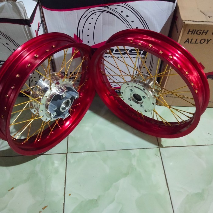 velg jari jari Megapro yg tapak lebar 300/250 ring 17