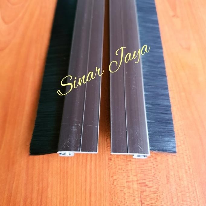 Door Brush / Lis Penutup Celah Bawah Pintu Model Sapu 92Cm Padalarang
