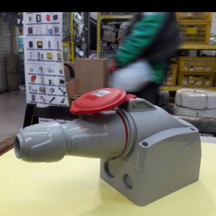 READY soket industri legrand 3pin 16a / plug industri /legrand plug 3p 16a