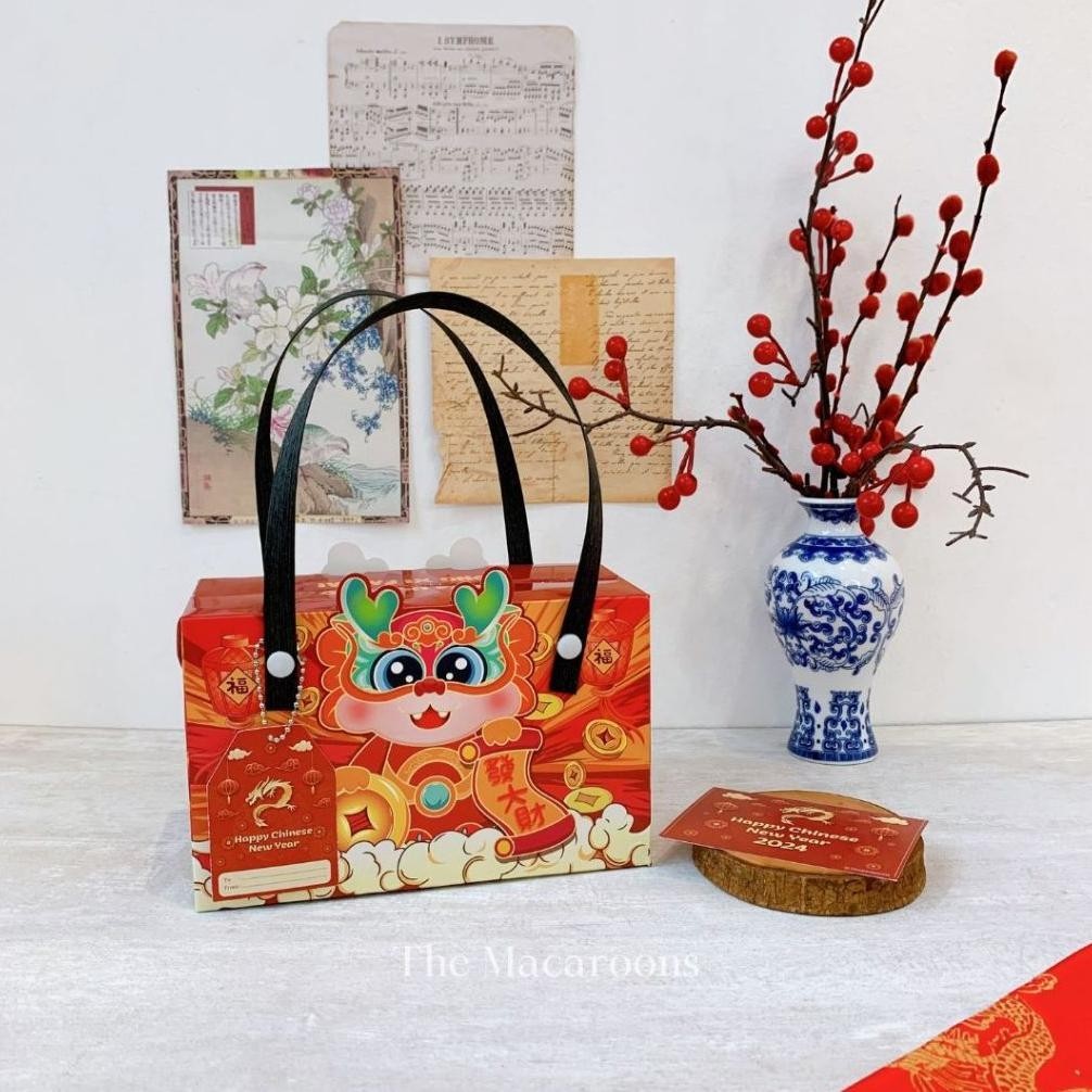 

PROMO MURAH Hampers Imlek 2024 isi 2 jar Tahun Naga Sincia - Hampers Snack Kacang Telur Emping dan Permen Jeruk Susu - Chinese Parcel Souvenir Kue Kering - Chinese and Lunar New Year