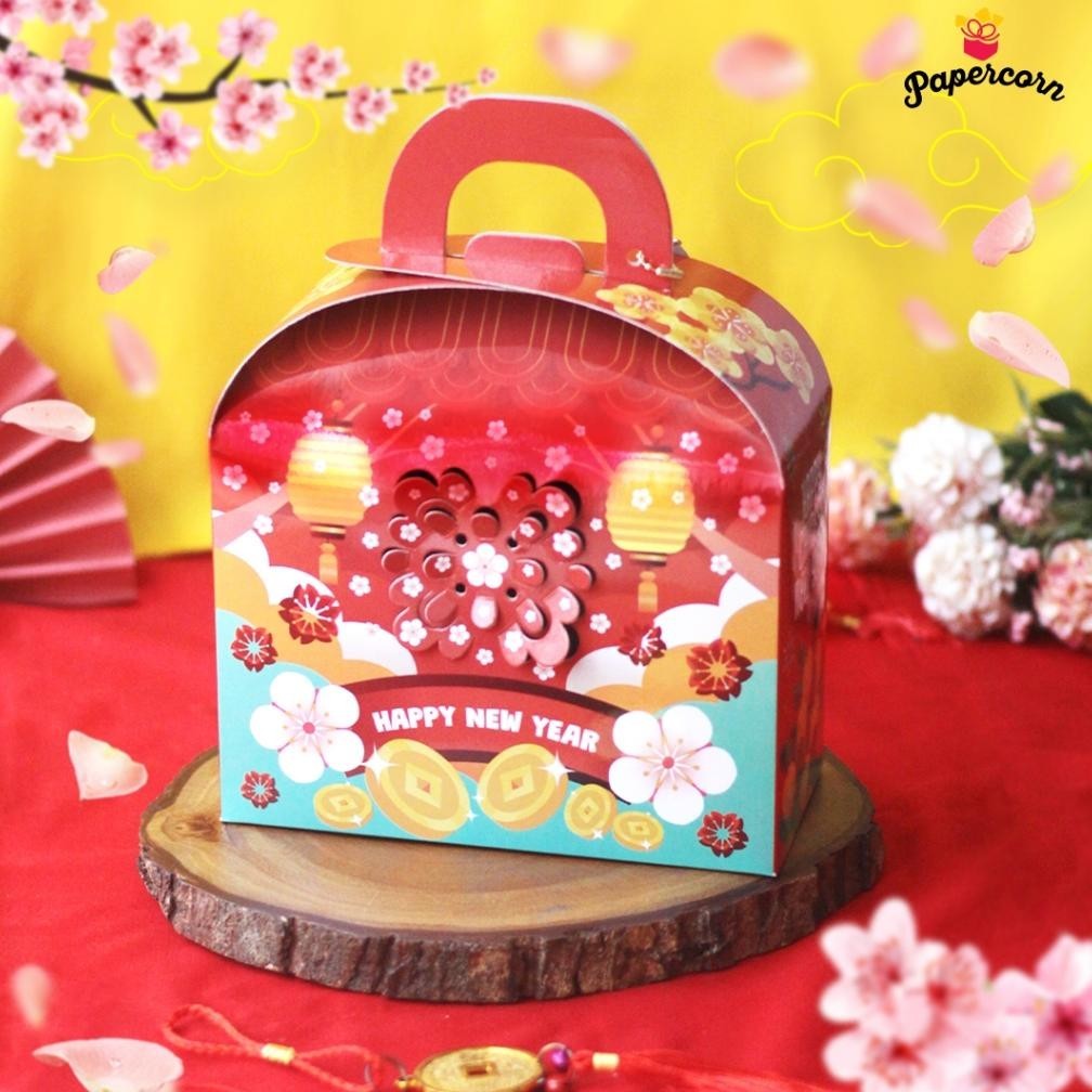 

Diskon Akhir Bulan 10 Pcs Box Imlek Tenteng Muat 2 Toples Silinder uk 18,5x9x13,5 cm + Free tag