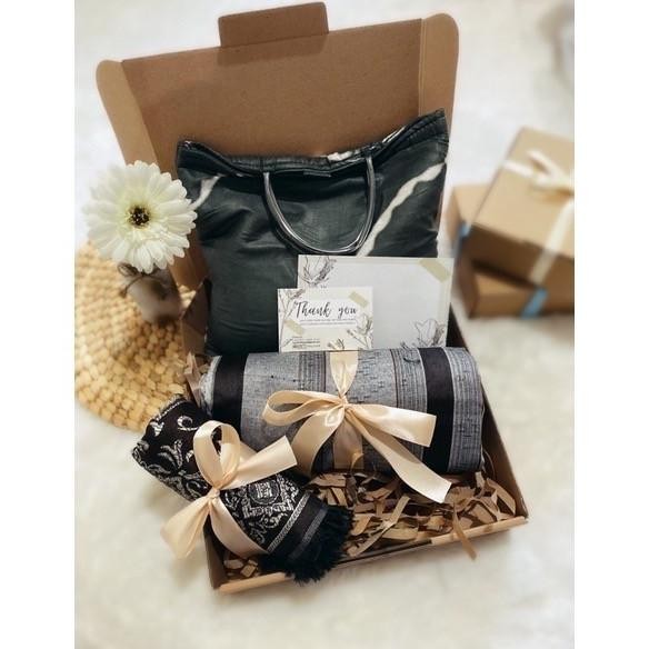 {POY} Hampers Alat Shalat Couple Mukena dan Sarung Wadimor Wedding Tahlilan
