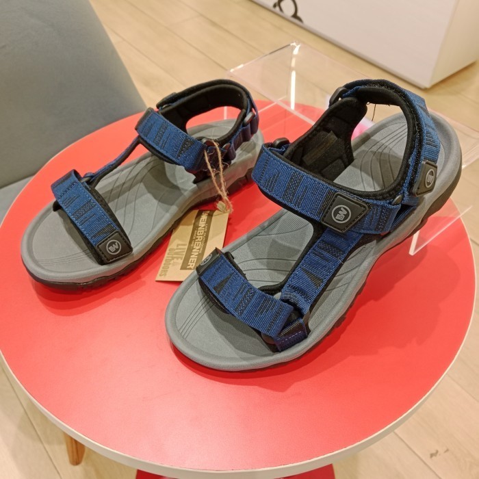 Weinbrenner Sepatu Sandal Gunung Outdoor Pria Original 8619391