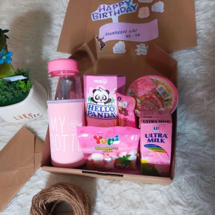 

Ready hampers box/ hampers gift box/ snack box/ kado ulang tahun