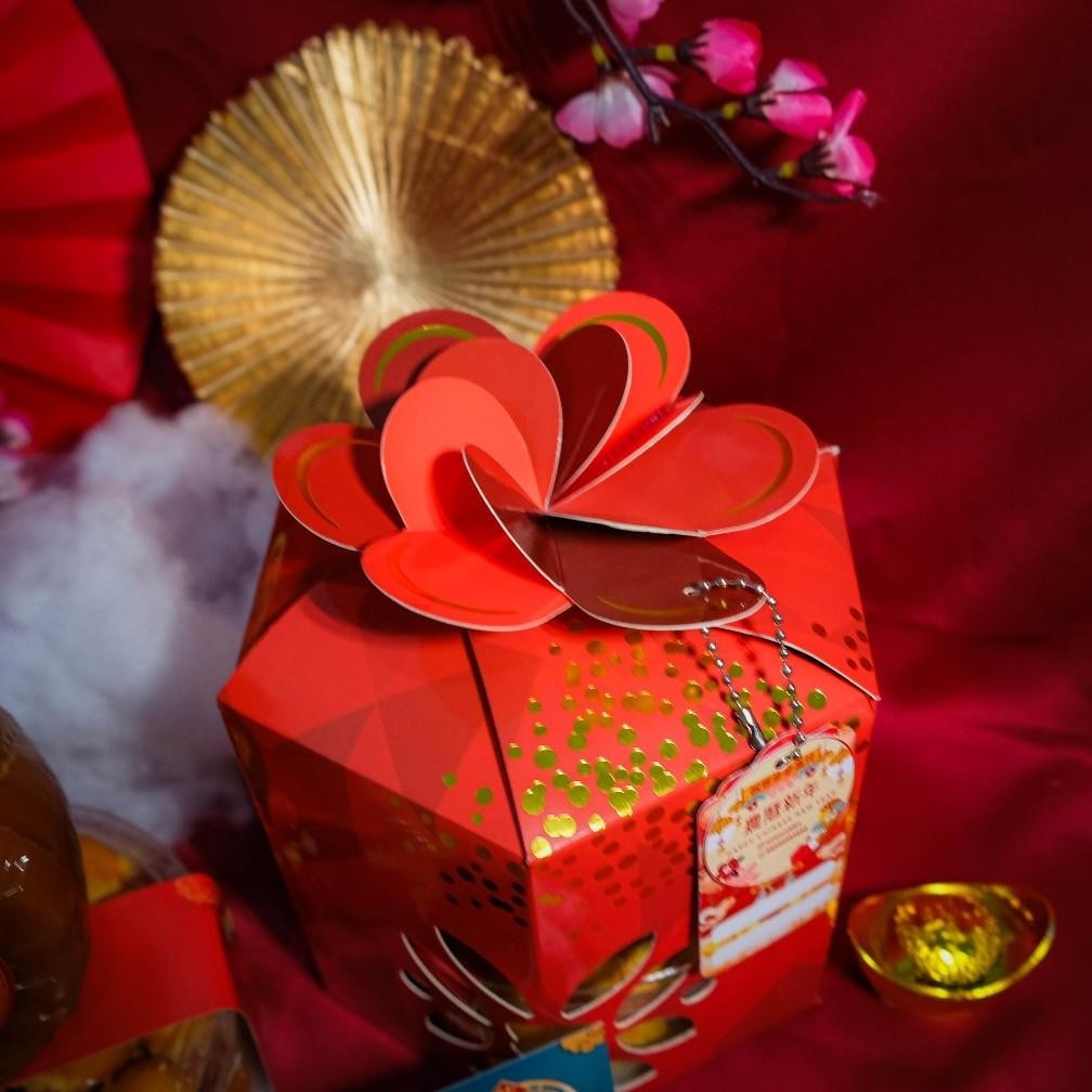 

AQW READY STOCK Premium Hampers Imlek CNY Wealth [Isi 2 toples] FREE HANGTAG, CARD & ANGPAO