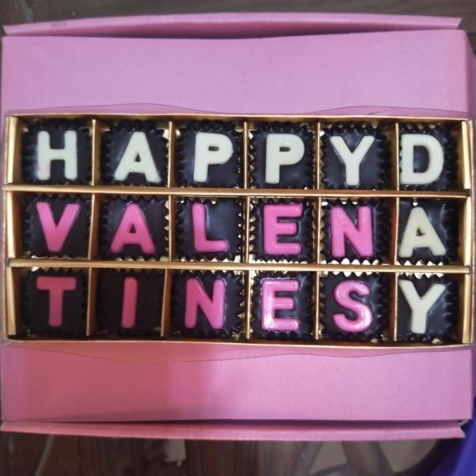 

Coklat Valentine (Isi 18 huruf) bisa request huruf dan warna LM
