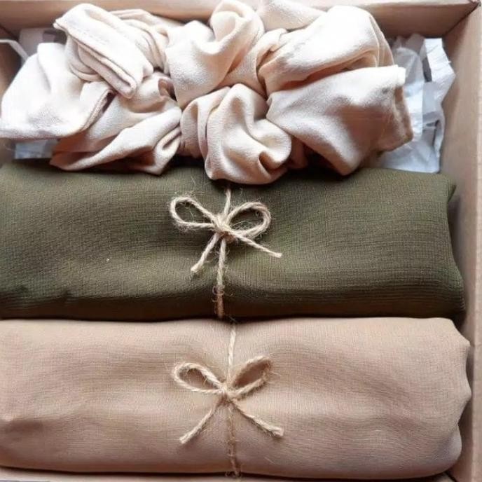 

Hampers Gift Box Kado Hijab Wisuda Ulang Tahun Wedding