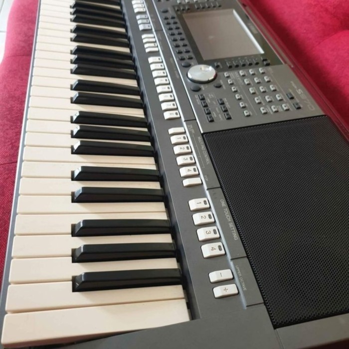 NEW Yamaha PSR S970 Keyboard Arranger good condition