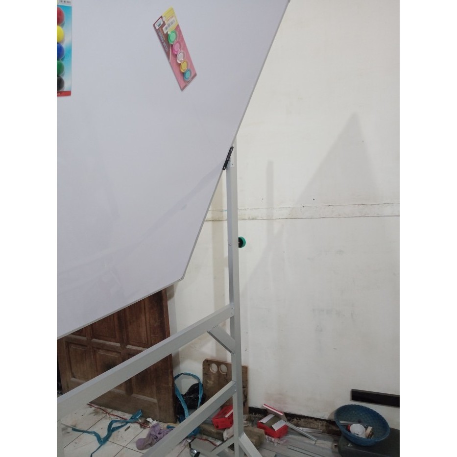 

Whiteboard / Papan Tulis Standing Magnetic Double Face Uk. 120 X 120Cm