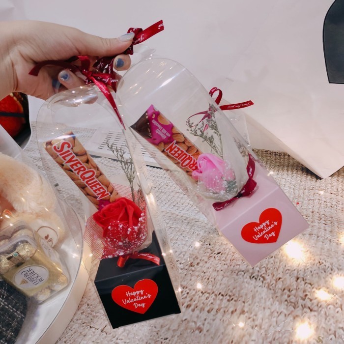

Treasure Gift - Hampers Valentine Bungaa - Kado Coklat Boneka Gb033
