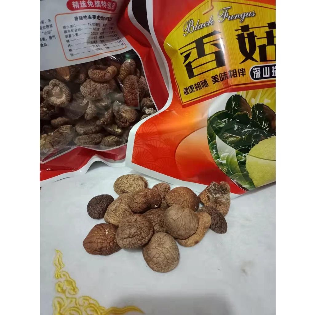 

Jamur Shitake / Hioko / Jamur Payung / Siangku / Xiang Gu Kering Dried mushroom Import 250 gram Best Seller
