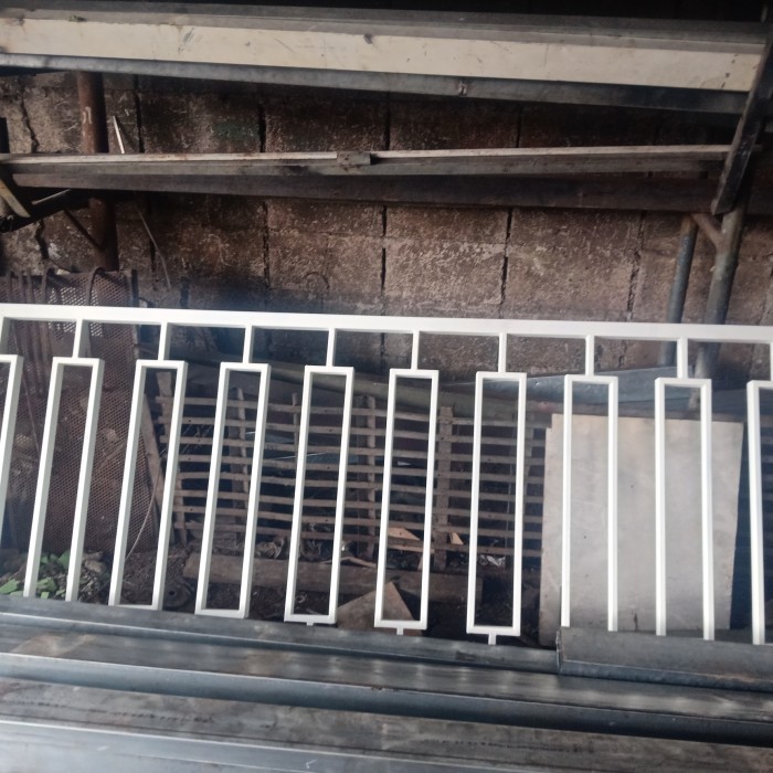 RAILING TANGGA MINIMALIS. BALKON