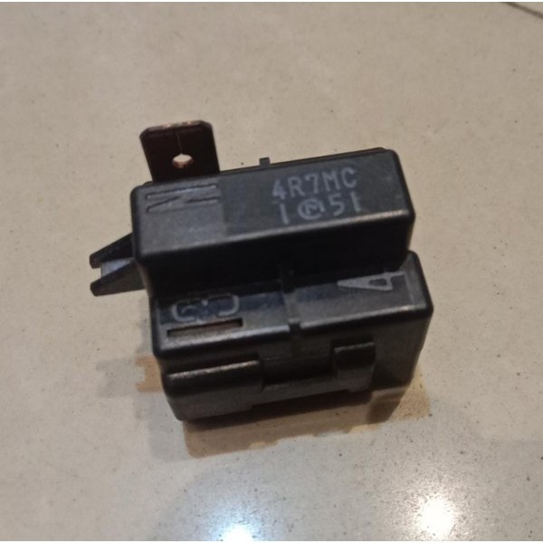 RELAY PTC KULKAS FREEZER 1 SOKET PIN KAKI KANAN MURATA 4R7MC ORIGINAL