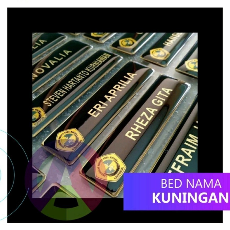 

Bed nama Kuningan + Resin - Peniti