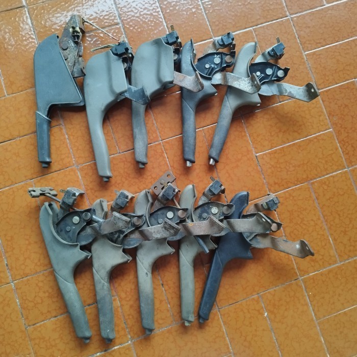 Terbaru HANDLE TUAS REM TANGAN TOYOTA AVANZA XENIA