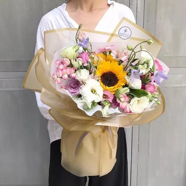 

Terbaru - [20 lembar] Kertas bunga Korea flower wrapping transparan with list - 3 ,.