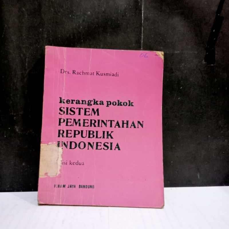 

Buku Kerangka Pokok Sistem Pemerintahan Republik Indonesia - Drs. Rachmat Kusmiadi