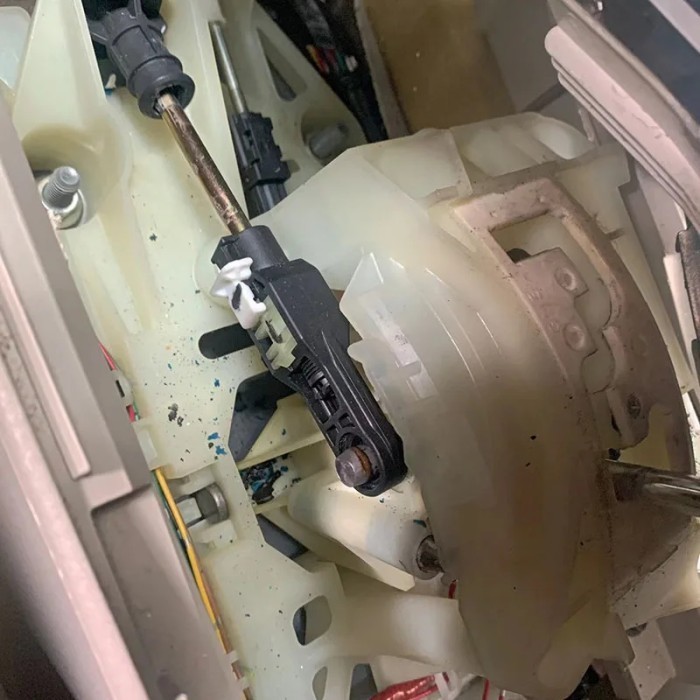 READY bushing bos karet persneling kabel transmisi Suzuki Ertiga manual.