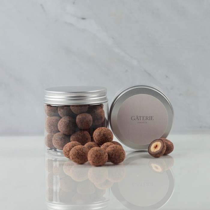 

Hazelnut, Gianduja, Black Truffle, 34% Milk& 64% Dark Chocolate Dragee