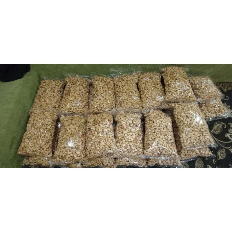 

KACANG METE/MEDE/OKER SULAWESI MENTAH KEMASAN BESEK 500GR DAN 1000GR