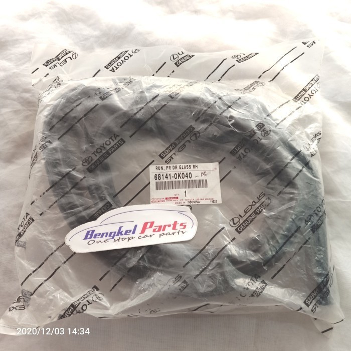 Karet Pintu Depan Kanan Kijang Innova Original