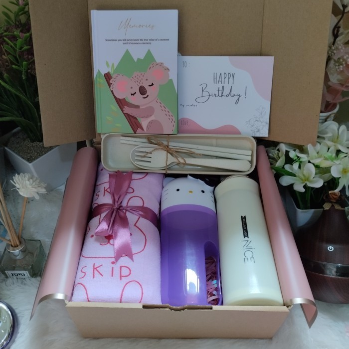 

Dece Hampers Remaja Wanita Kado Ulang Tahun Anak Gadis Remaja