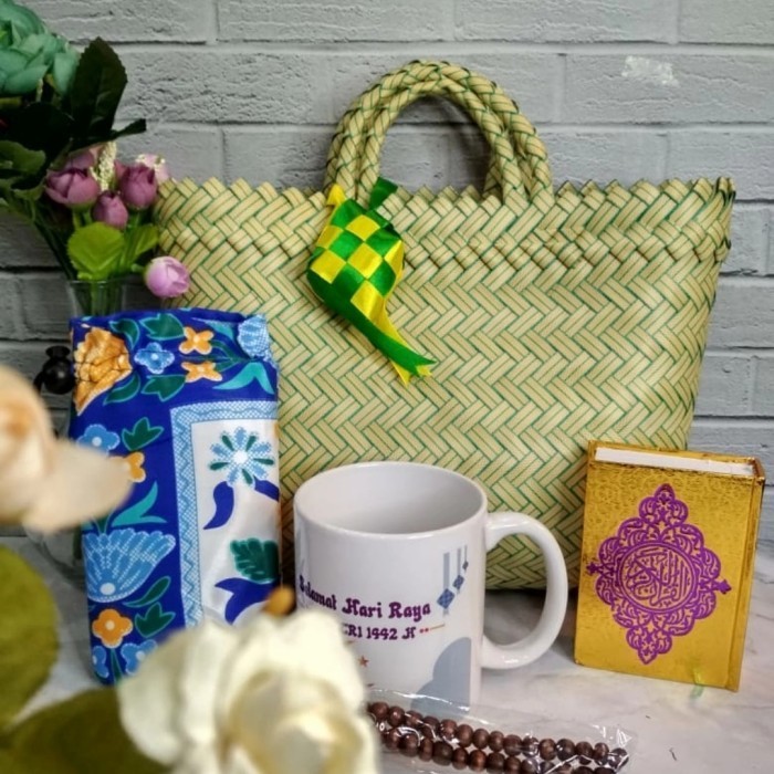 

Kado Hampers Lebaran Unik / Parsel Lebatan Custom/Pengajian/Khitanan/