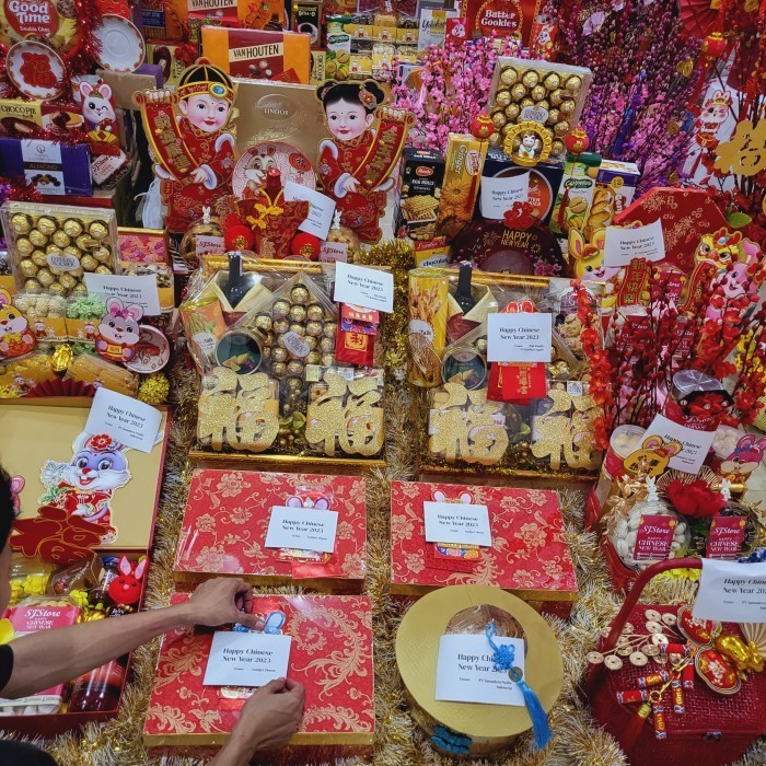 

Paket Box Dekorasi Sakura Hampers Imlek Cny Parcel Kado Kue Kering 33