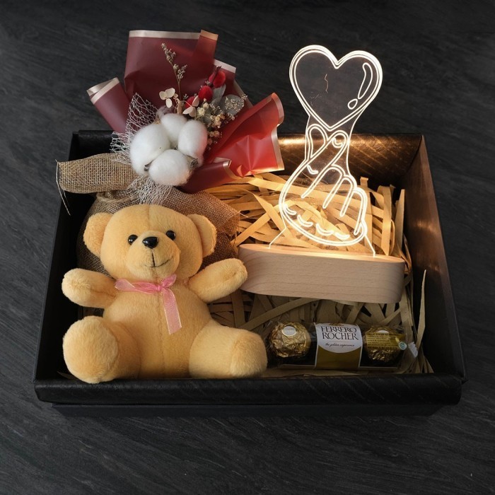

Giftbyfio - Paket Kado Anniversary / Birthday - Love Hampers #5