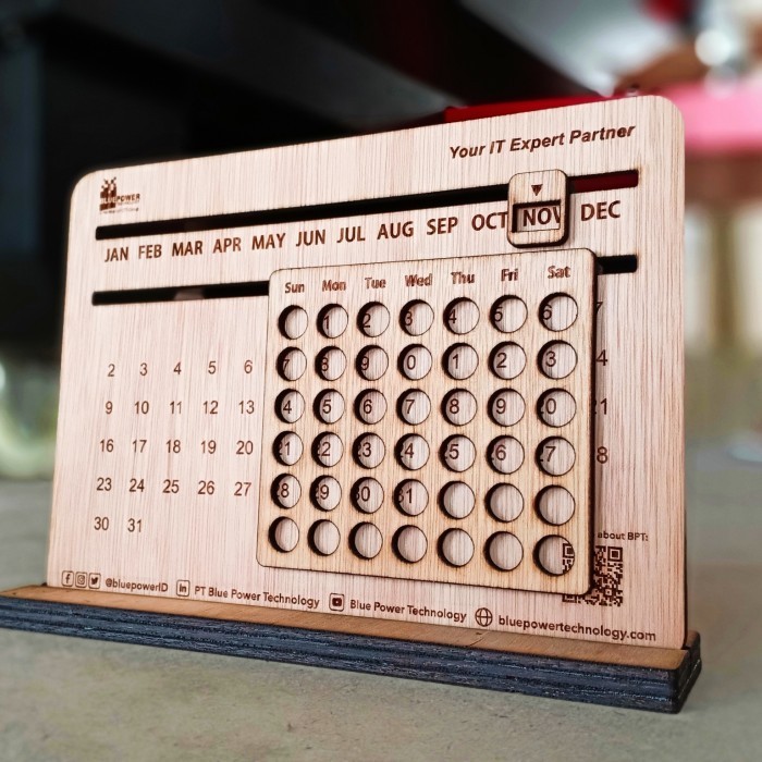 

kalender kayu seumur hidup unik hadiah custom tulisan