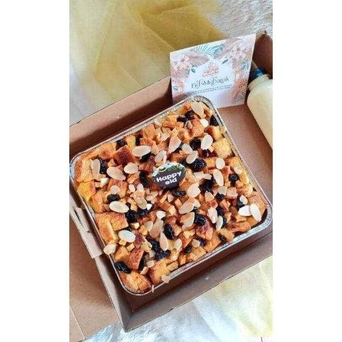 

Bread Butter Pudding With Raisin, Apple & Almond | Hampers Lebaran Shazhomey