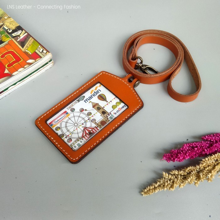 

BARANG TERLARIS Name Tag Cover gantungan ID card kulit asli