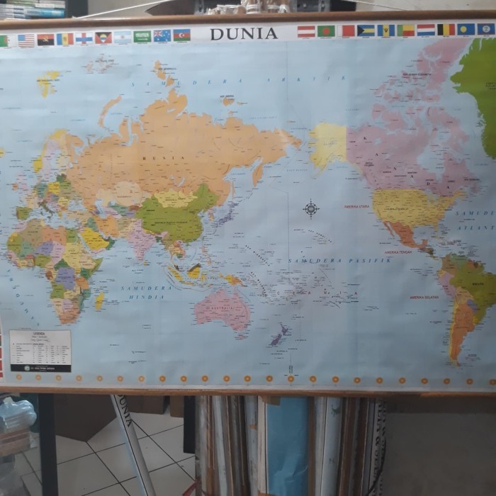 Peta Dunia Bingkai Besar